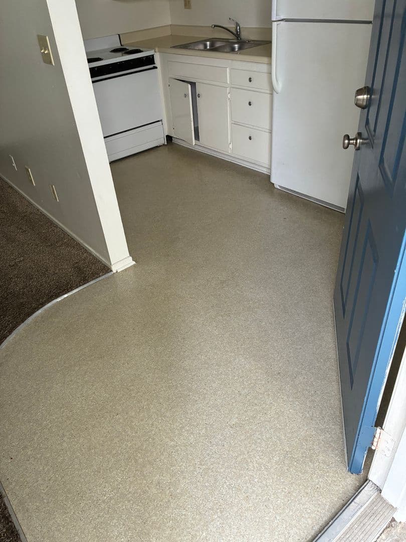 Isla Vista Apartment: 851 Camino Pescadero
