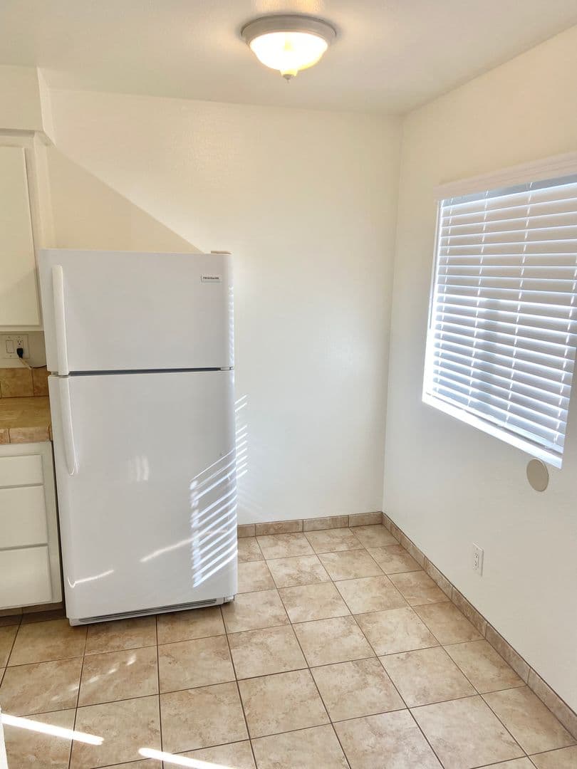 Isla Vista Apartment: 851 Camino Pescadero