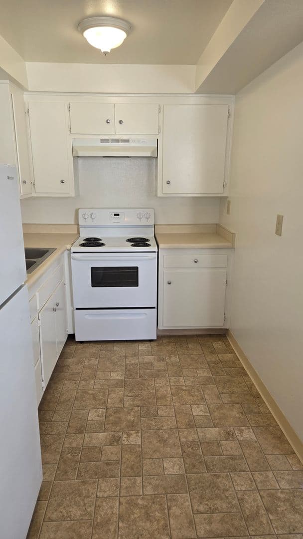 Isla Vista Apartment: 851 Camino Pescadero