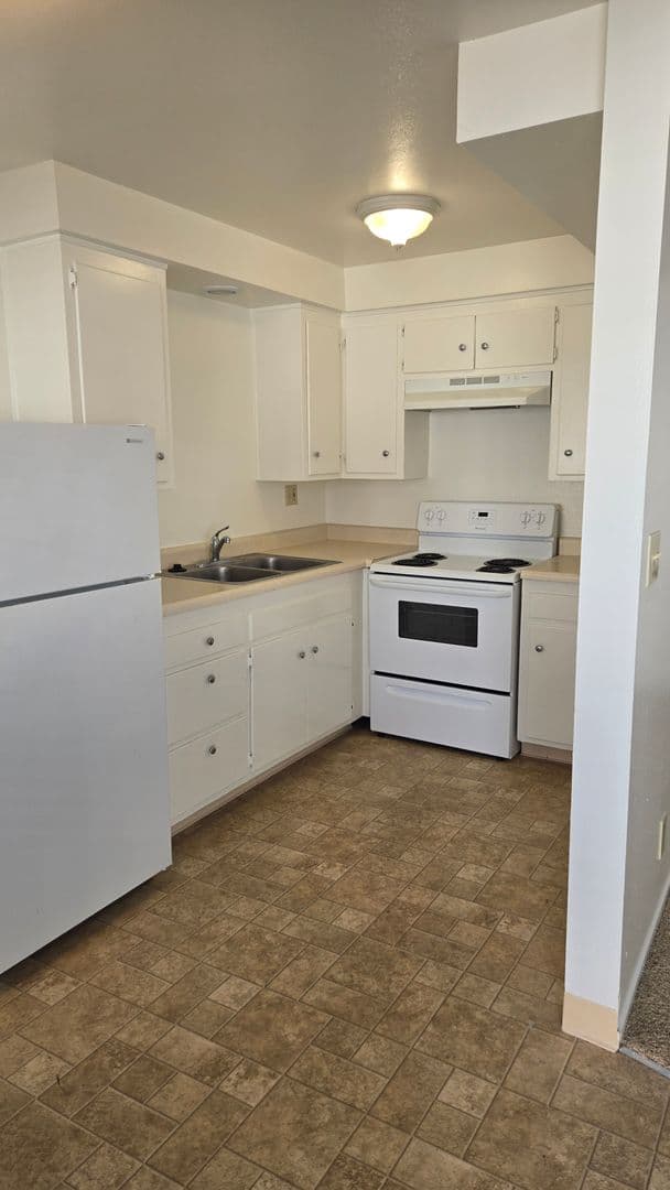 Isla Vista Apartment: 851 Camino Pescadero