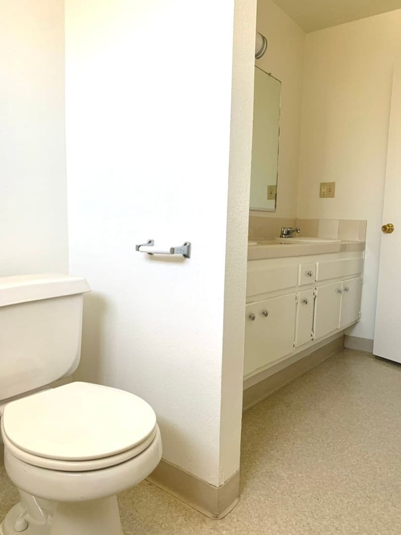 Isla Vista Apartment: 851 Camino Pescadero