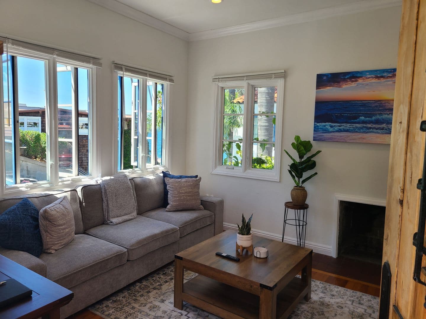 San Diego House: 1303 Cave St