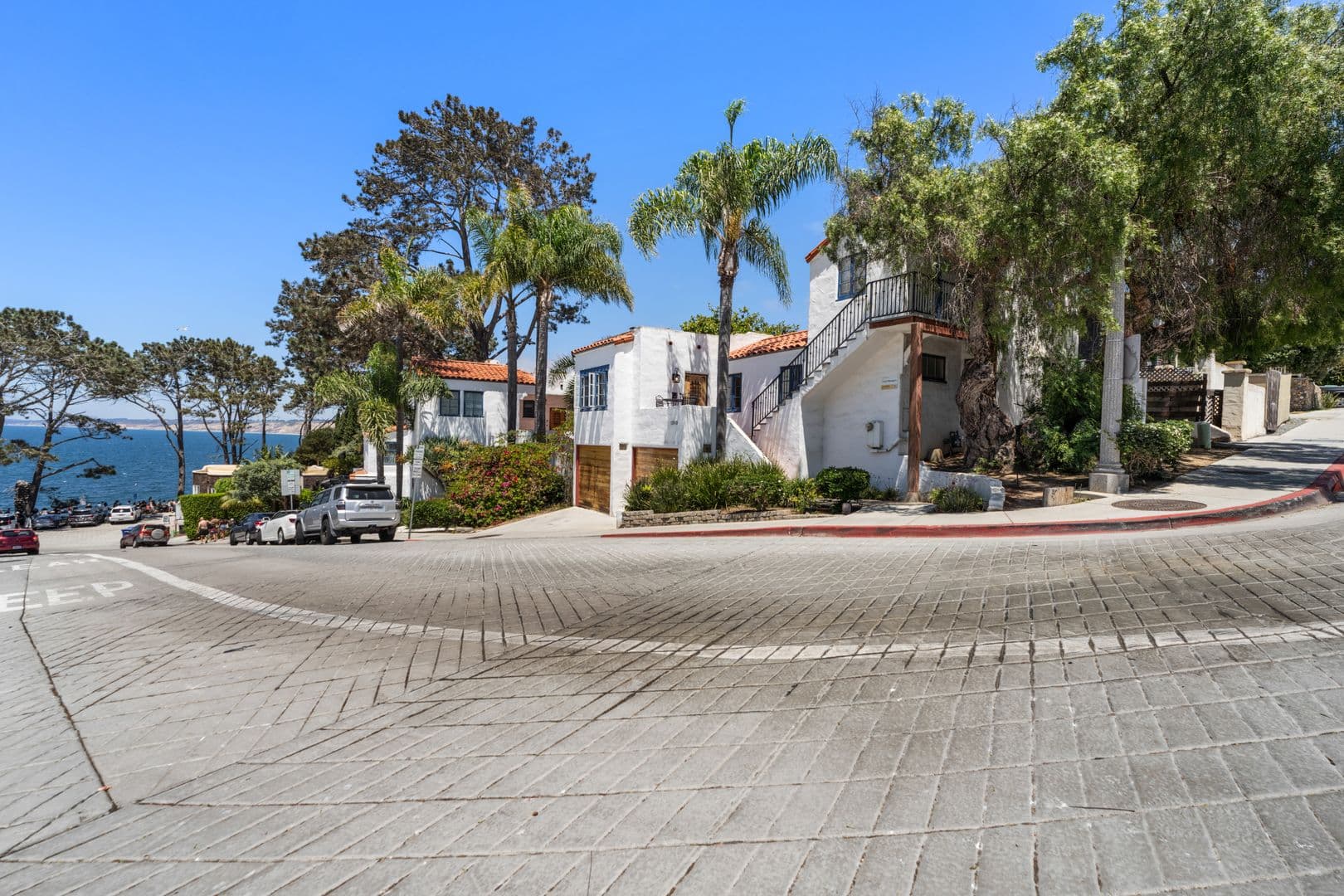 San Diego House: 1303 Cave St