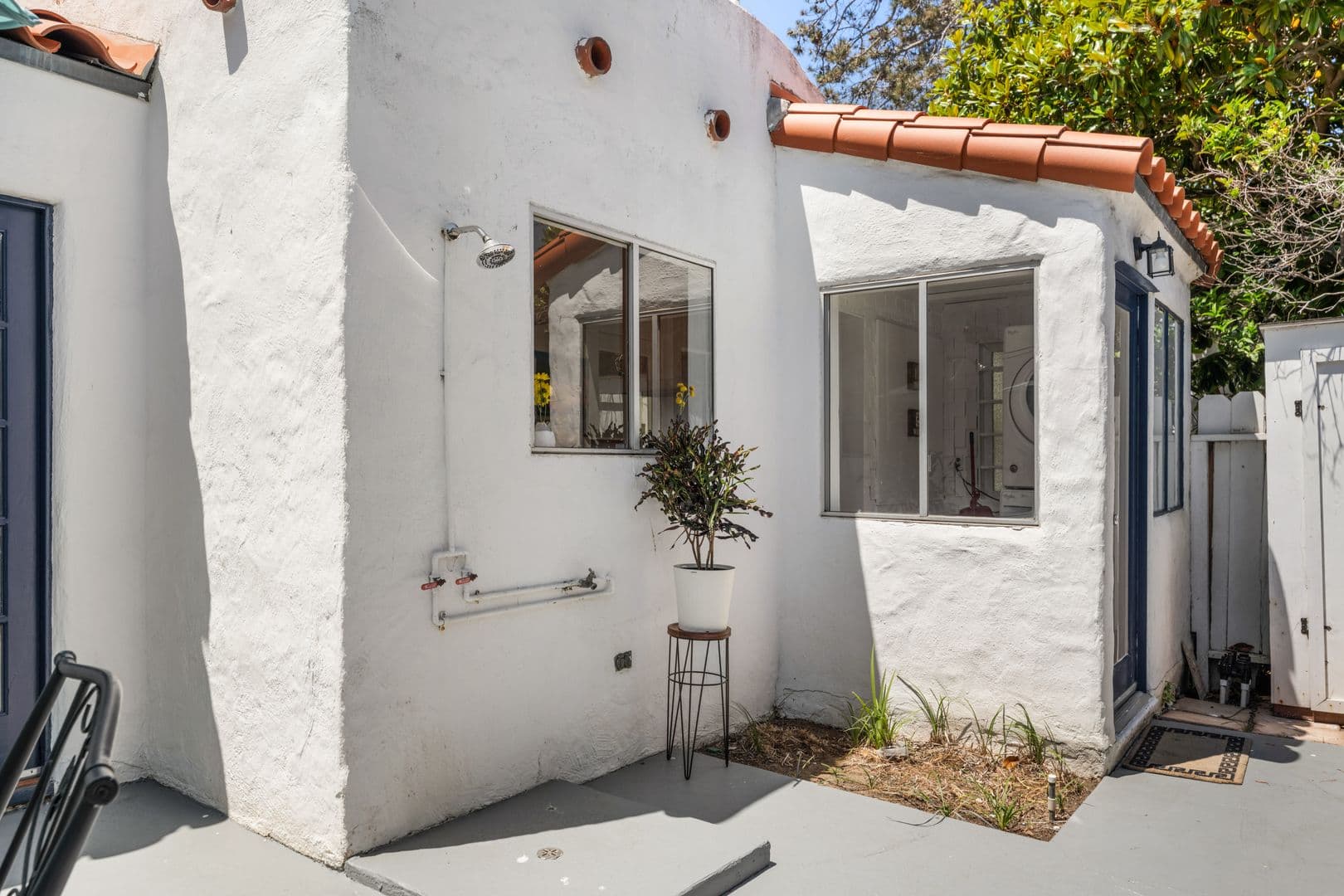San Diego House: 1303 Cave St