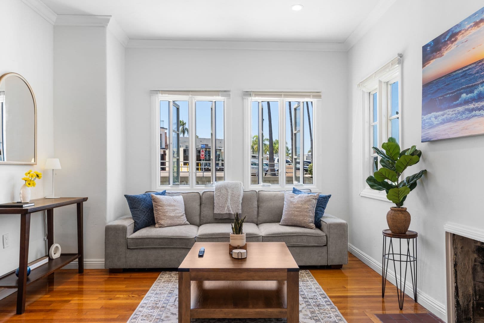 San Diego House: 1303 Cave St