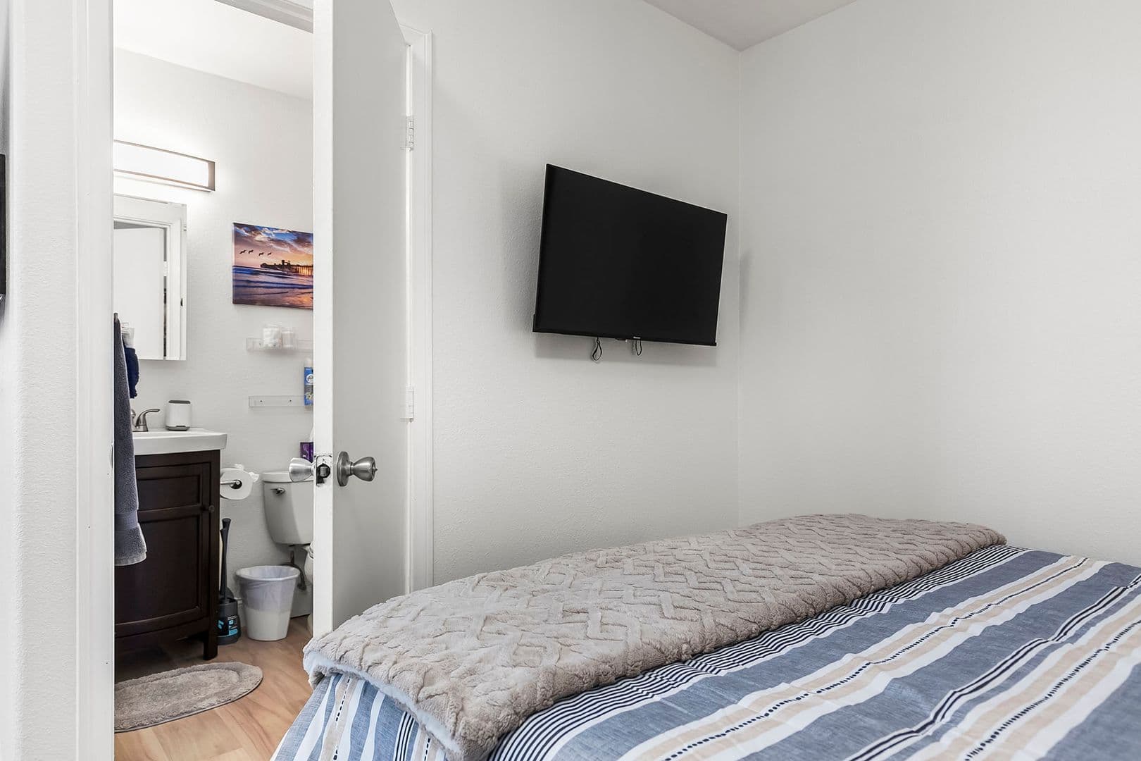 La Jolla Condo: 1311 Cave st #B