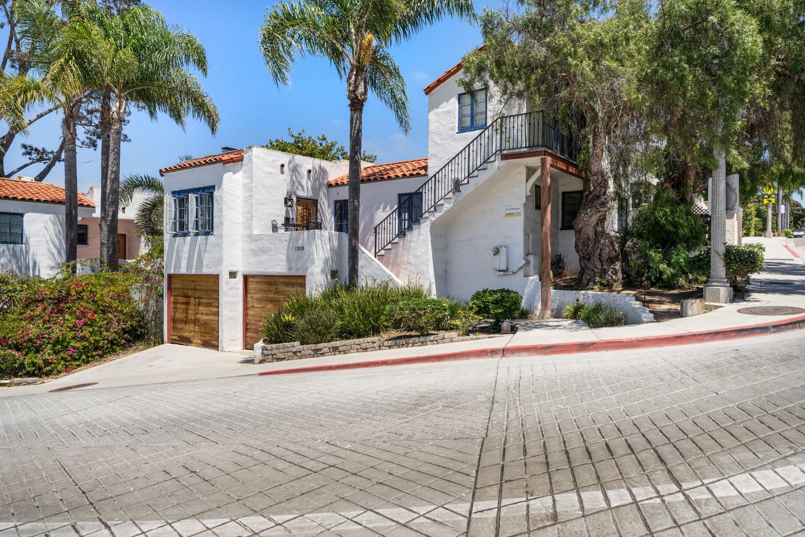 San Diego House: 1303 Cave St