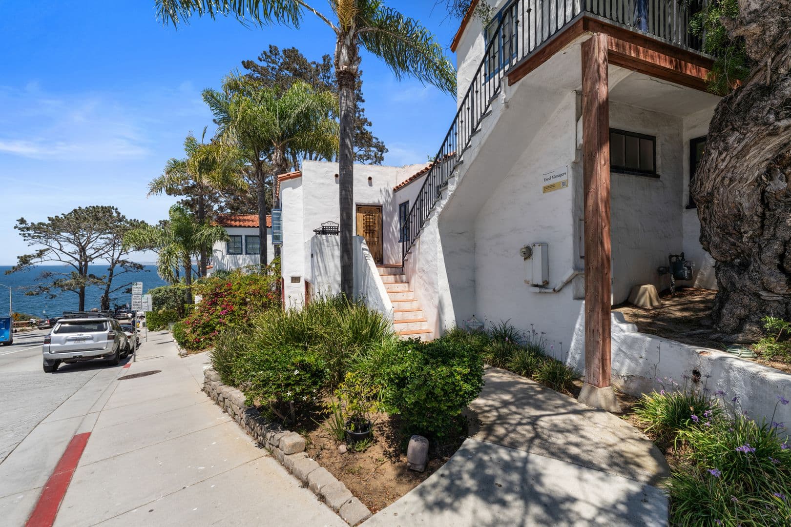 San Diego House: 1303 Cave St