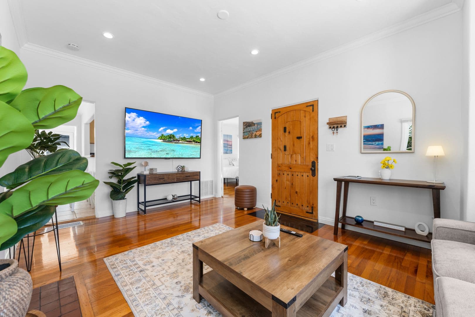 San Diego House: 1303 Cave St