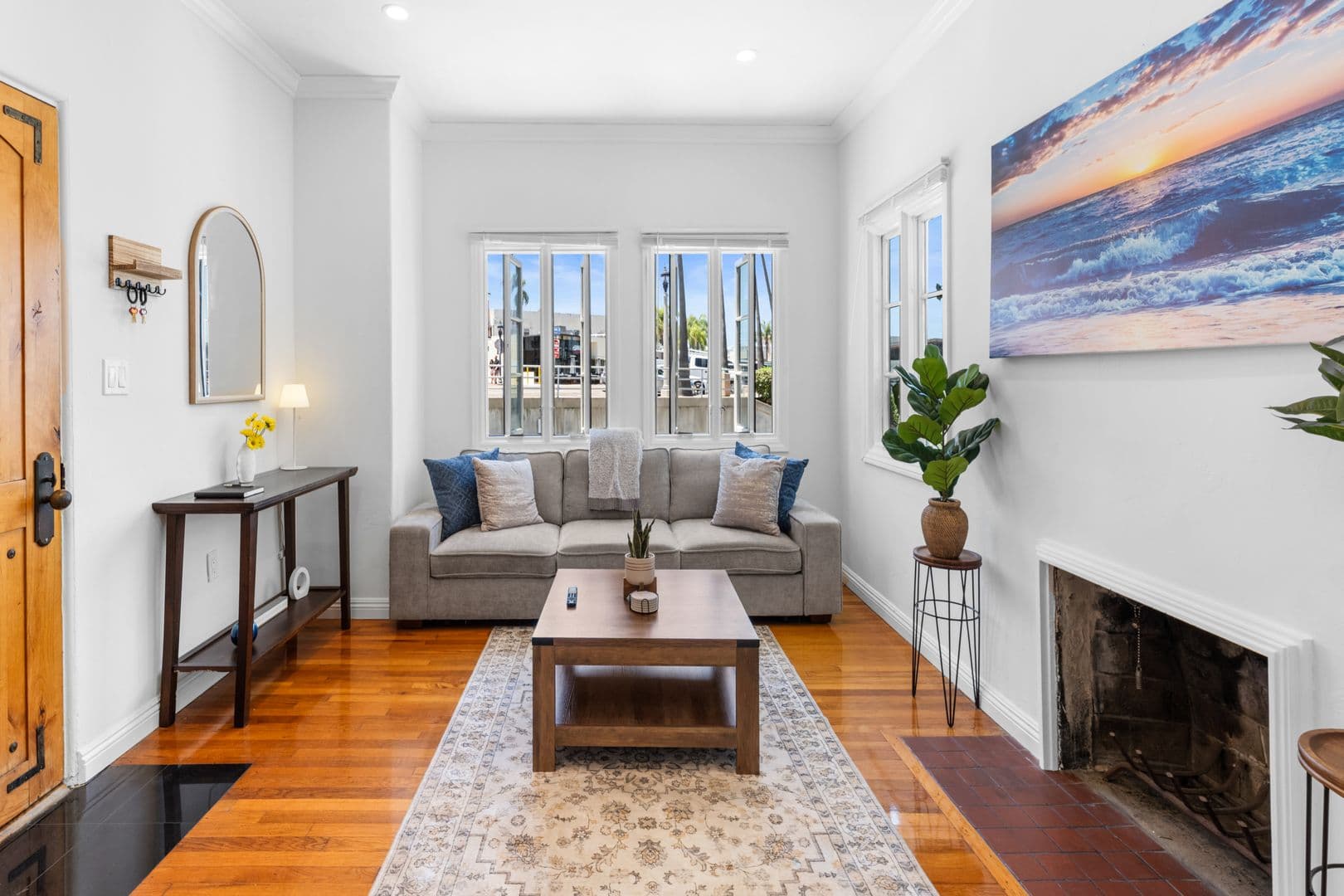 San Diego House: 1303 Cave St