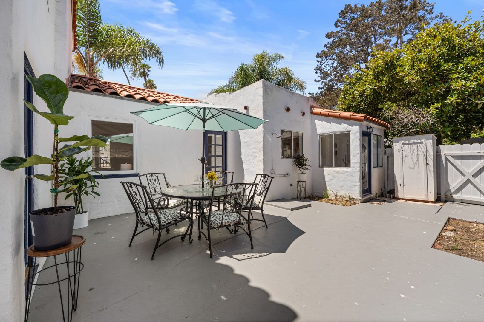 San Diego House: 1303 Cave St