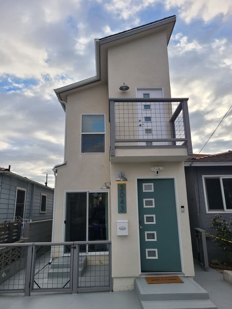San Diego House: 3043 Oliphant St