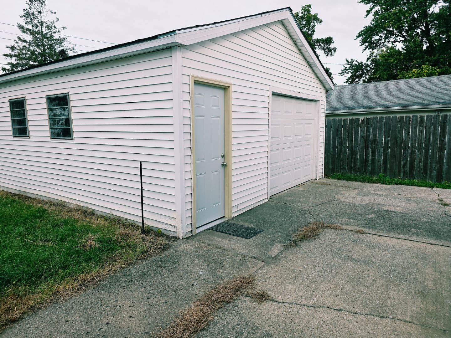 Mishawaka House: 605 S Middleboro Ave