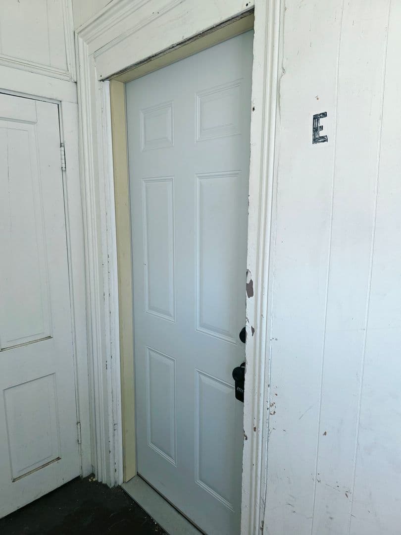 Warsaw Apartment: 111 S Wood St