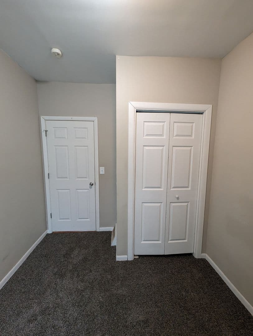 Mishawaka House: 605 S Middleboro Ave