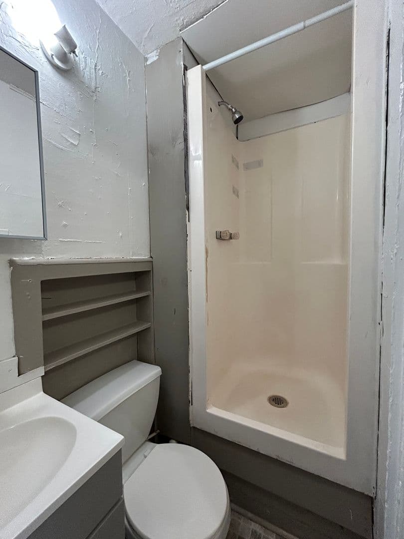 Niles Apartment: 1219 N 5th