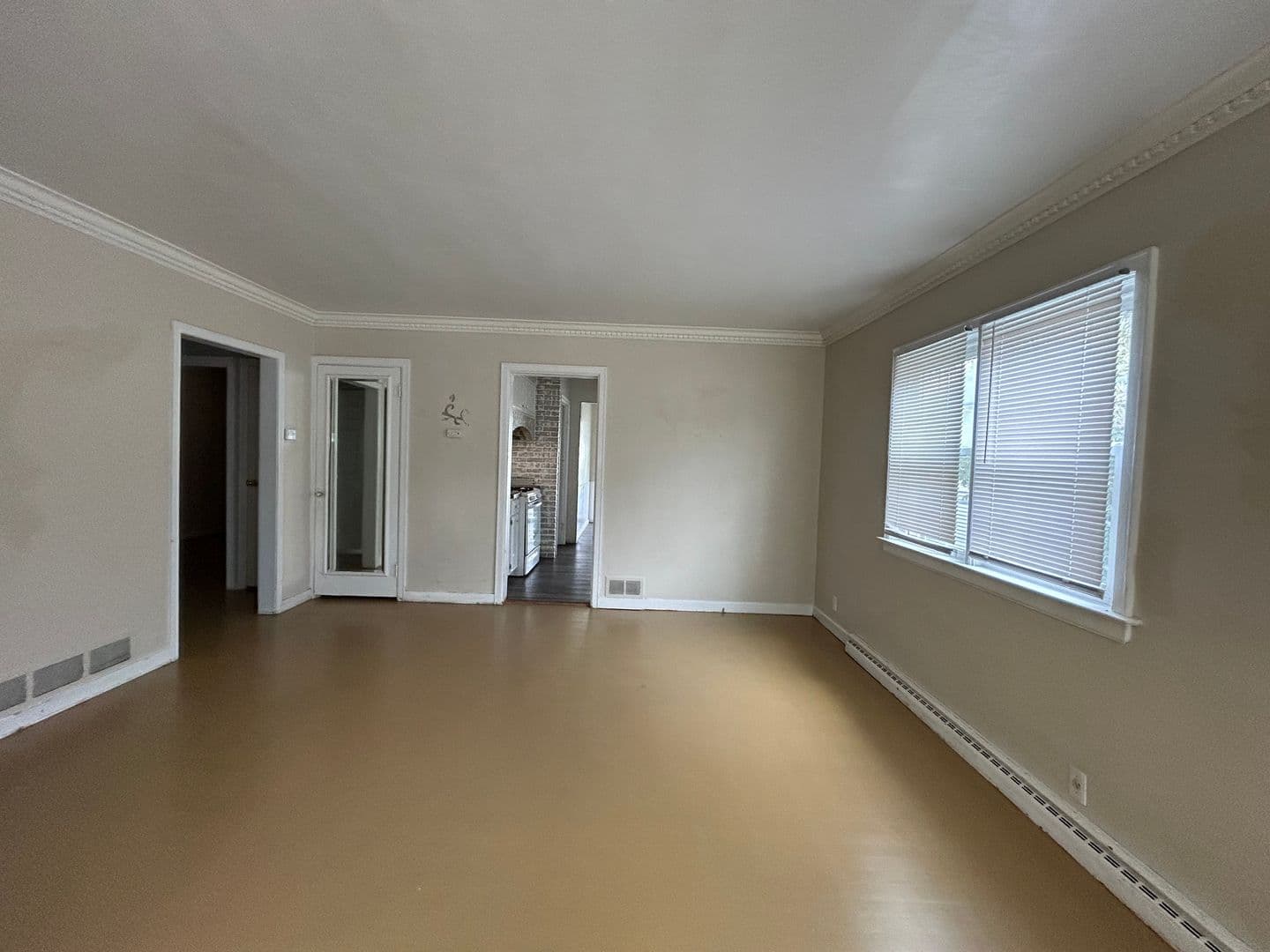 Mishawaka Apartment: 1732 Lincolnway E