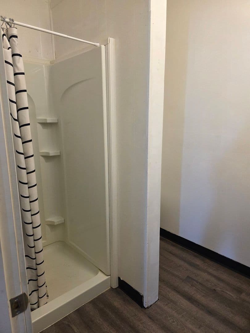 Milford Apartment: 105 West Emeline St