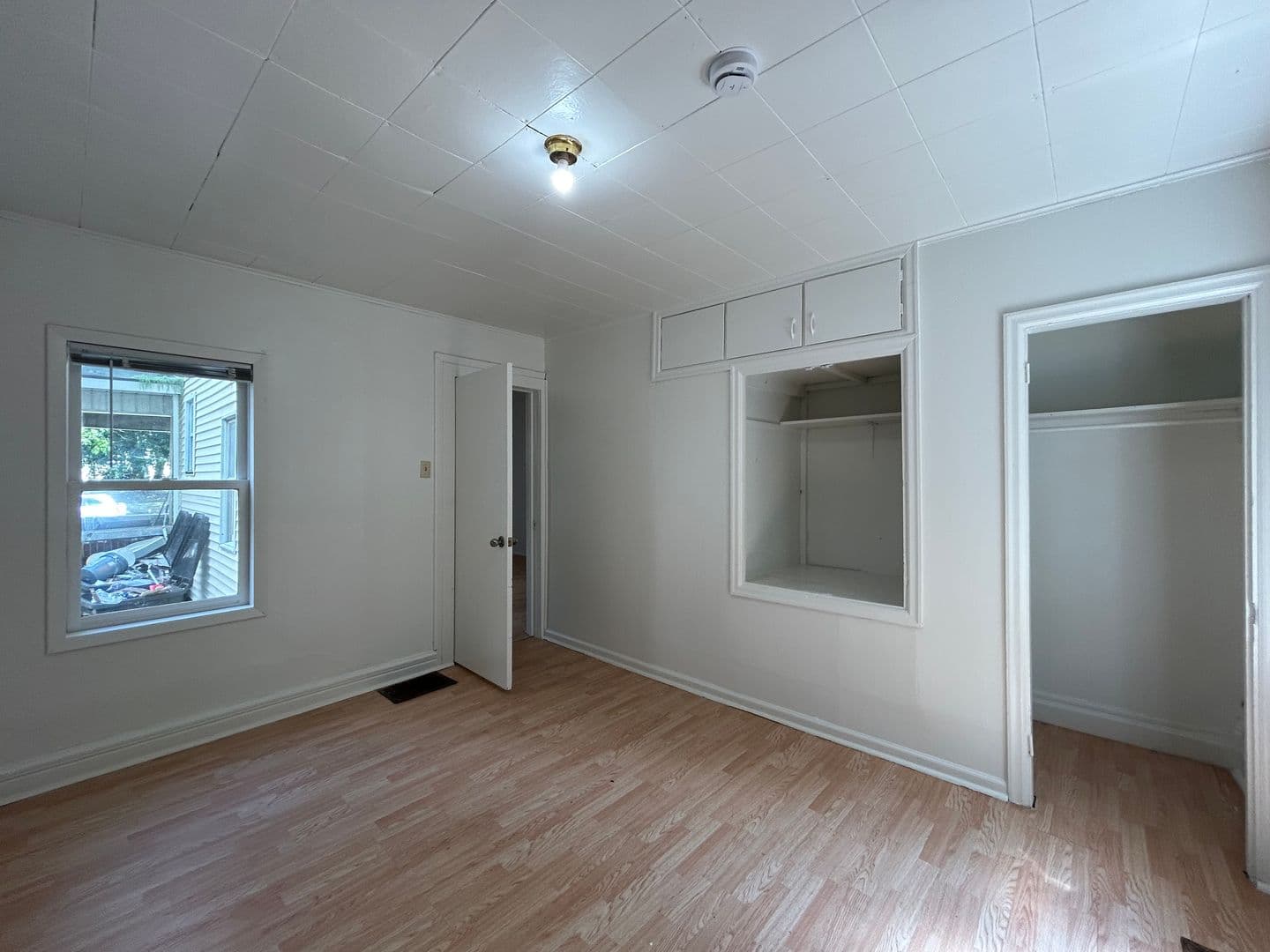 Elkhart Apartment: 715 Oakland Ave