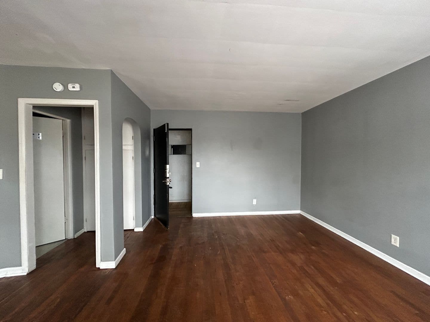 Roseland Apartment: 101 W Willow Dr