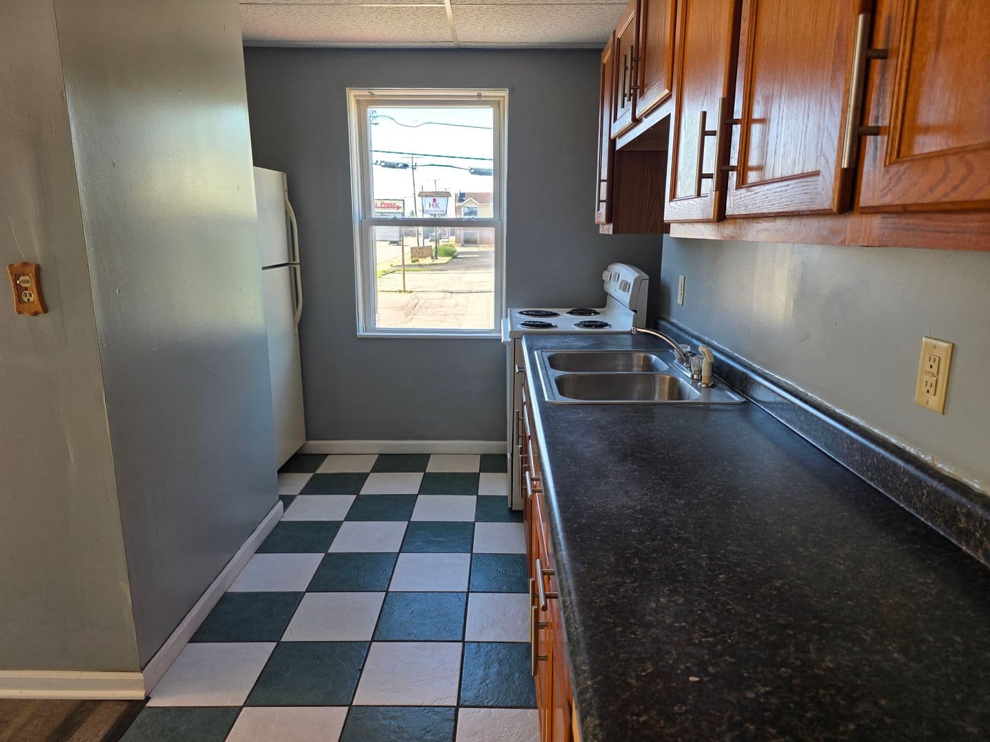 Roseland Apartment: 101 W Willow Dr