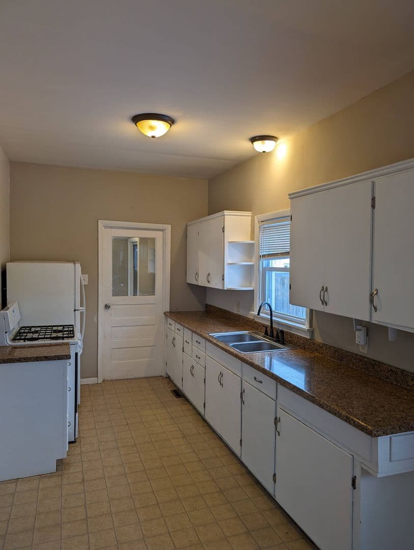 Mishawaka House: 605 S Middleboro Ave