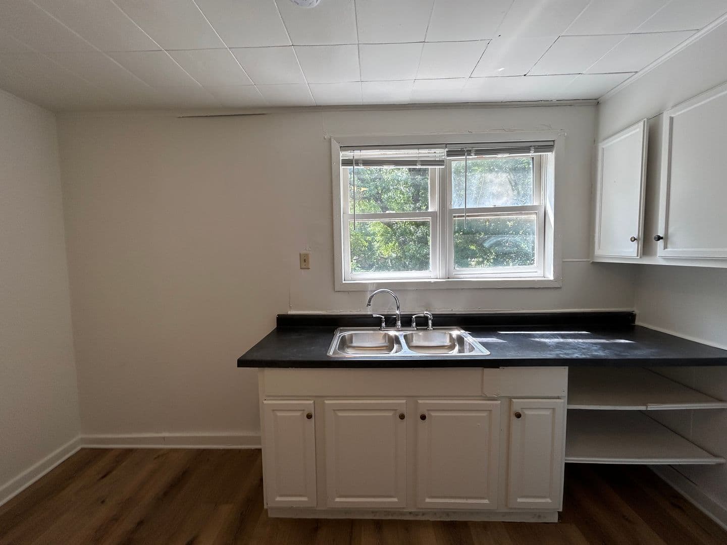 Elkhart Apartment: 715 Oakland Ave