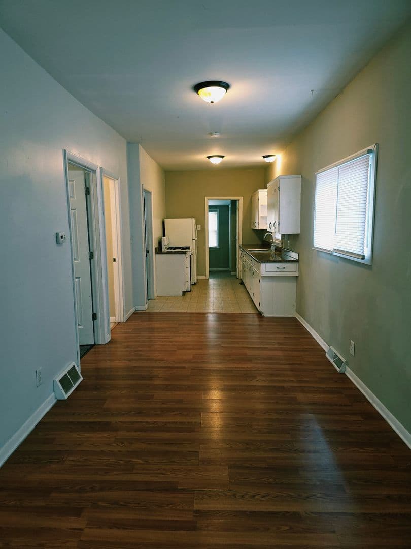 Mishawaka House: 605 S Middleboro Ave