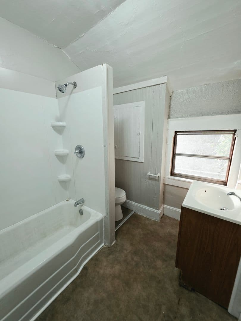 Niles Apartment: 210 S 4th