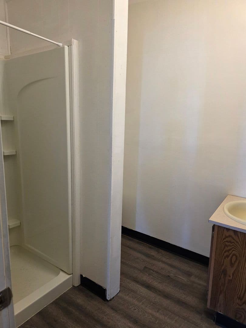 Milford Apartment: 105 West Emeline St