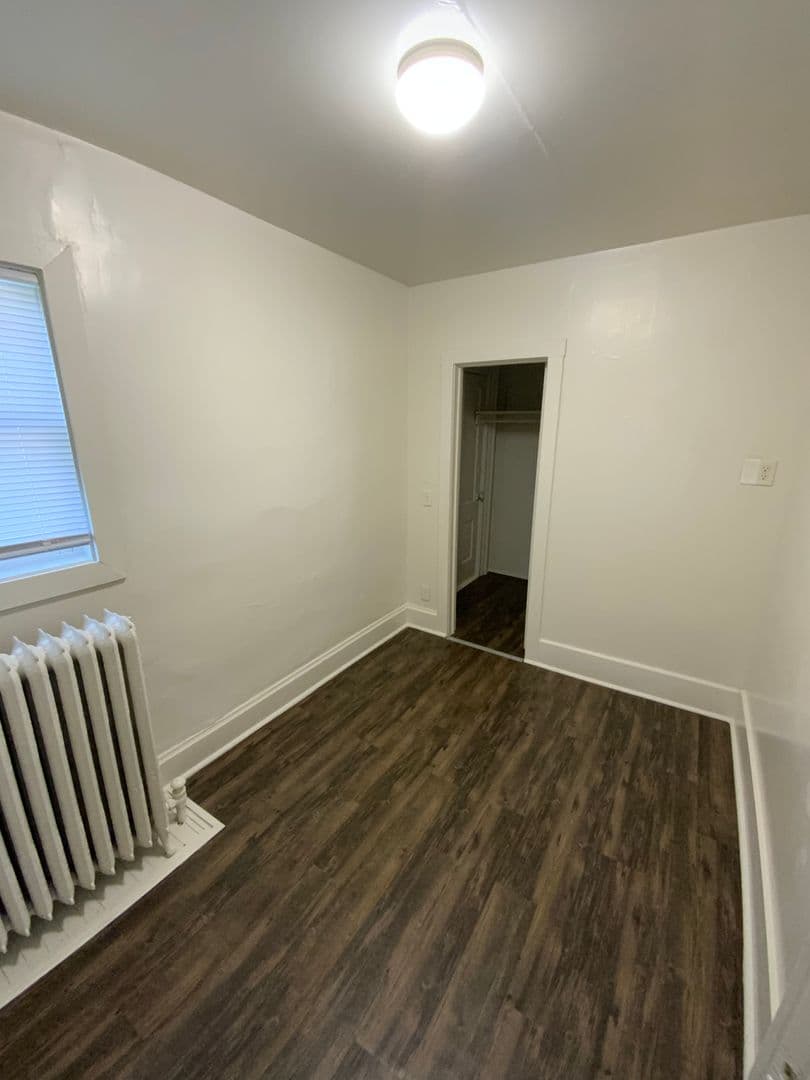 Elkhart Apartment: 417 W Franklin St