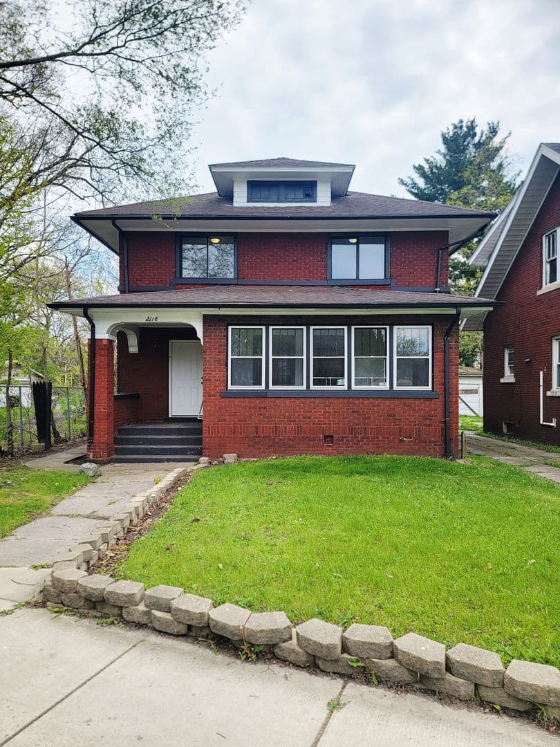 South Bend House: 2118 Lincolnway W