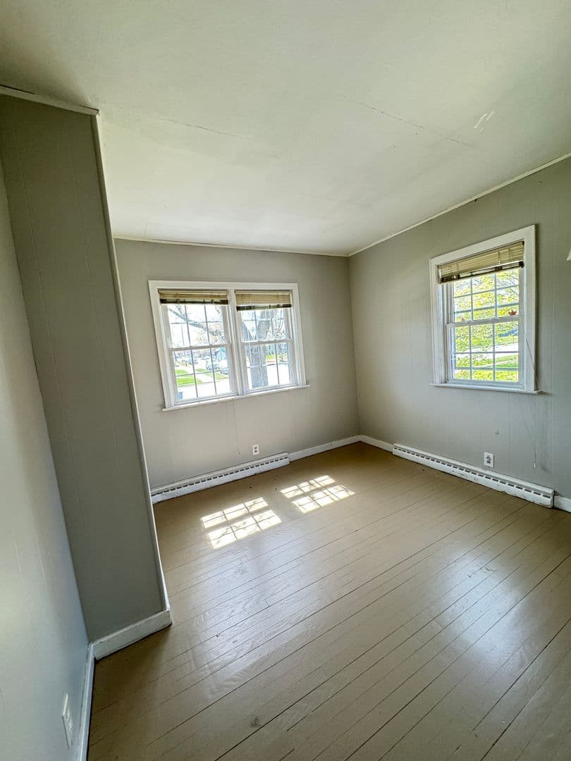 Mishawaka Apartment: 1732 Lincolnway E