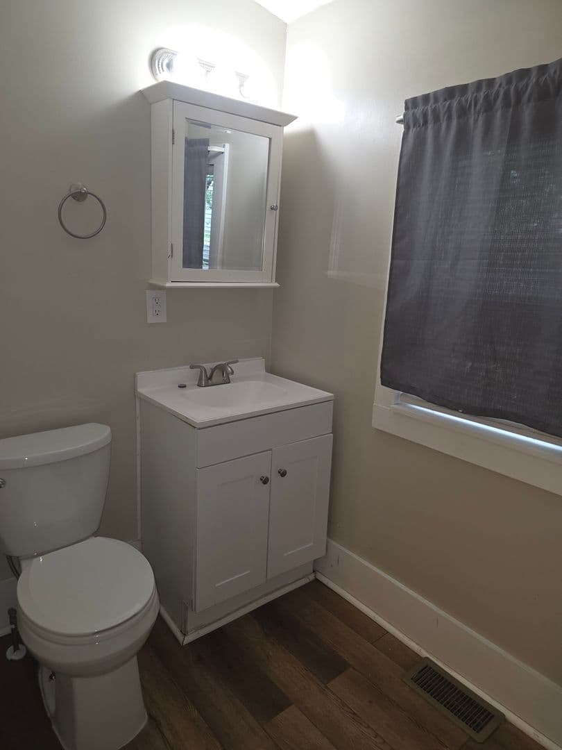 Mishawaka House: 427 E 10th St
