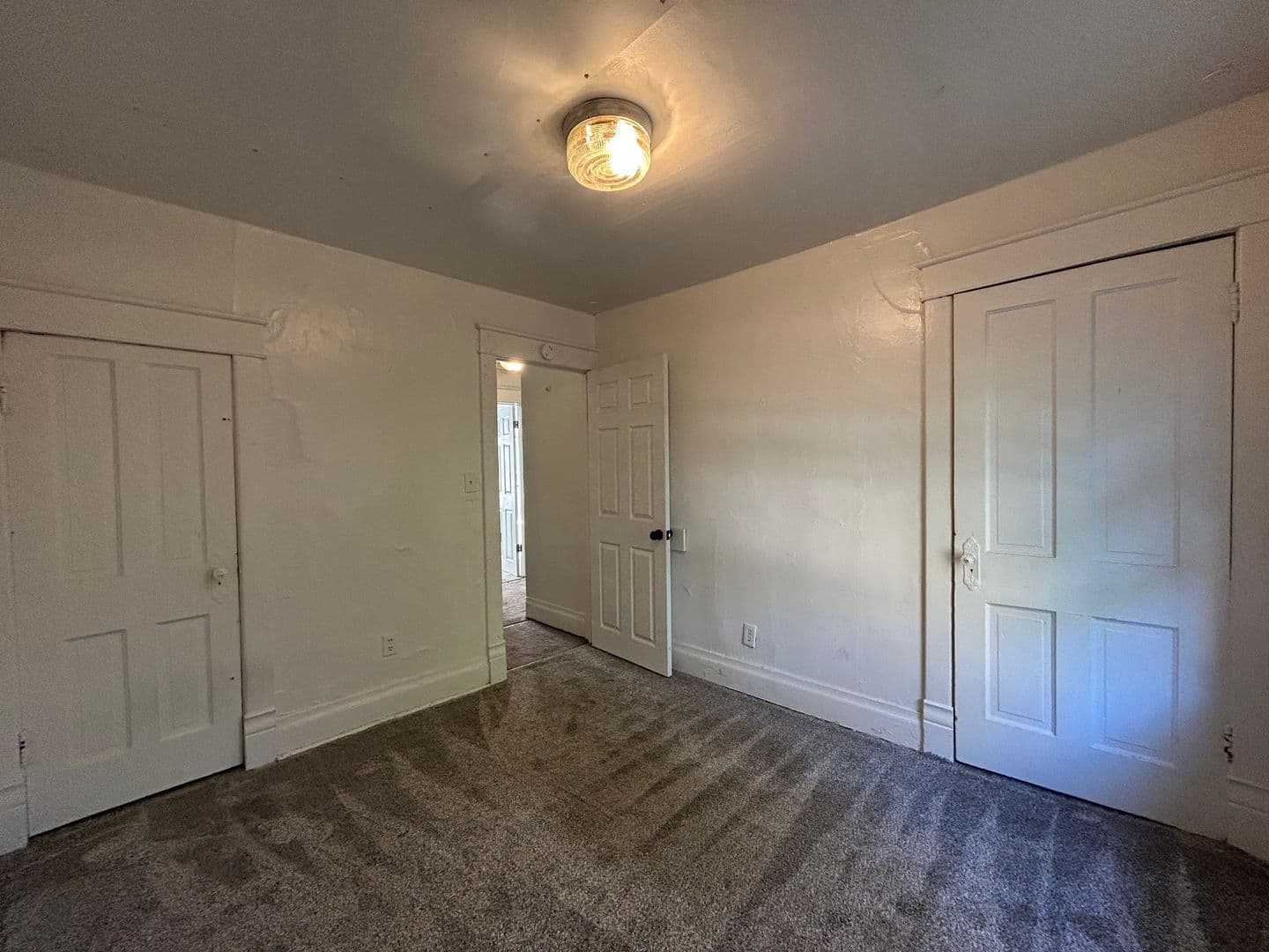 Niles Apartment: 1219 N 5th