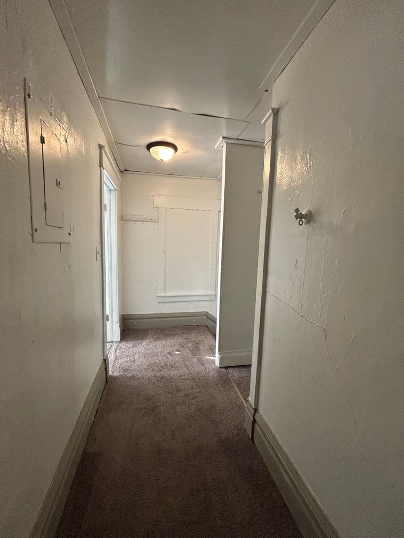 Niles Apartment: 1219 N 5th
