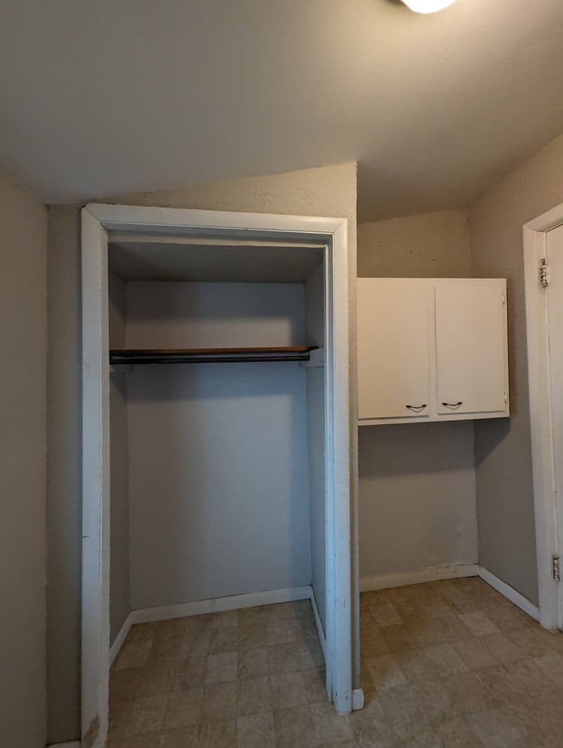 Mishawaka House: 605 S Middleboro Ave