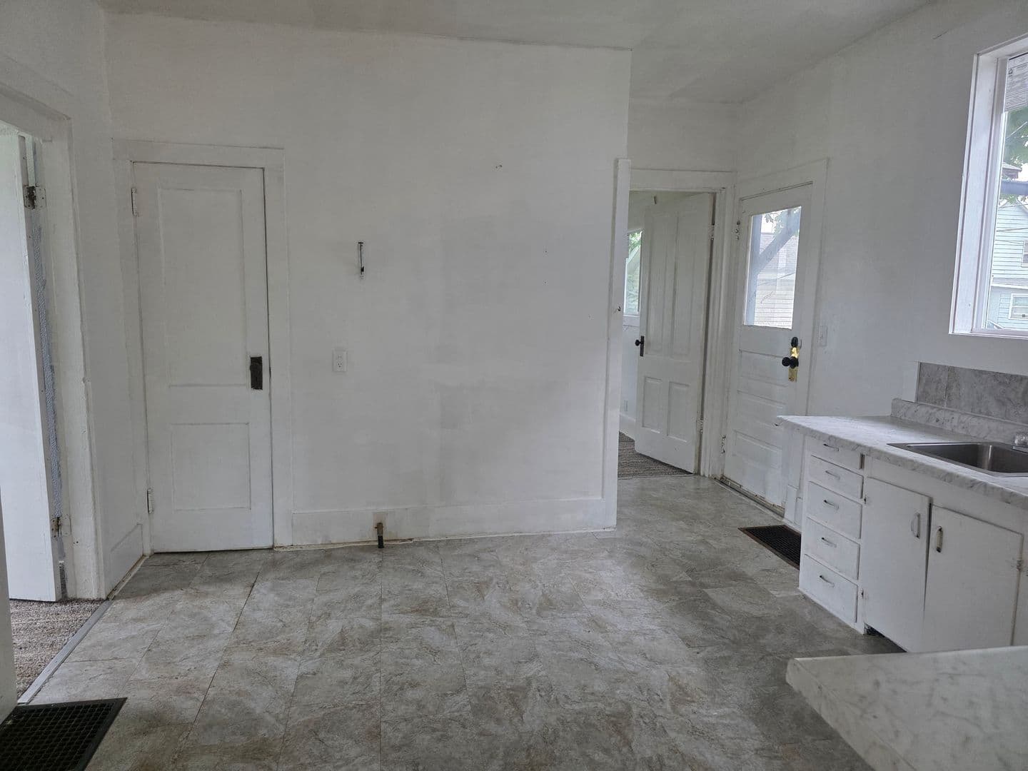 Goshen House: 216 New St