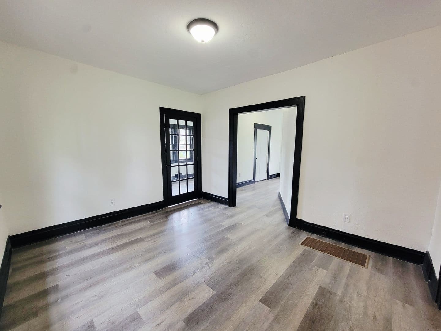 South Bend House: 2118 Lincolnway W
