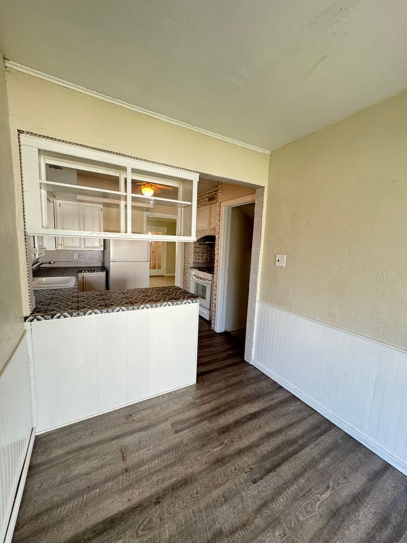 Mishawaka Apartment: 1732 Lincolnway E