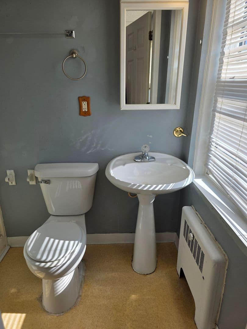 Roseland Apartment: 101 W Willow Dr