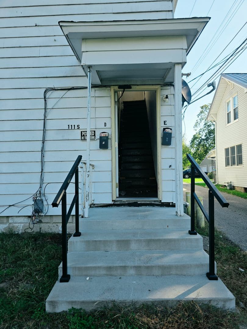 Warsaw Apartment: 111 S Wood St
