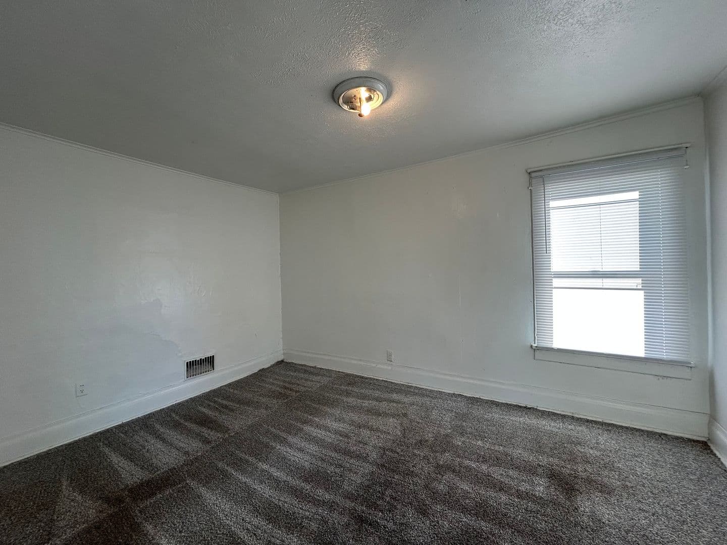 Niles Apartment: 1219 N 5th
