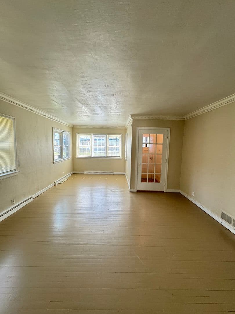 Mishawaka Apartment: 1732 Lincolnway E