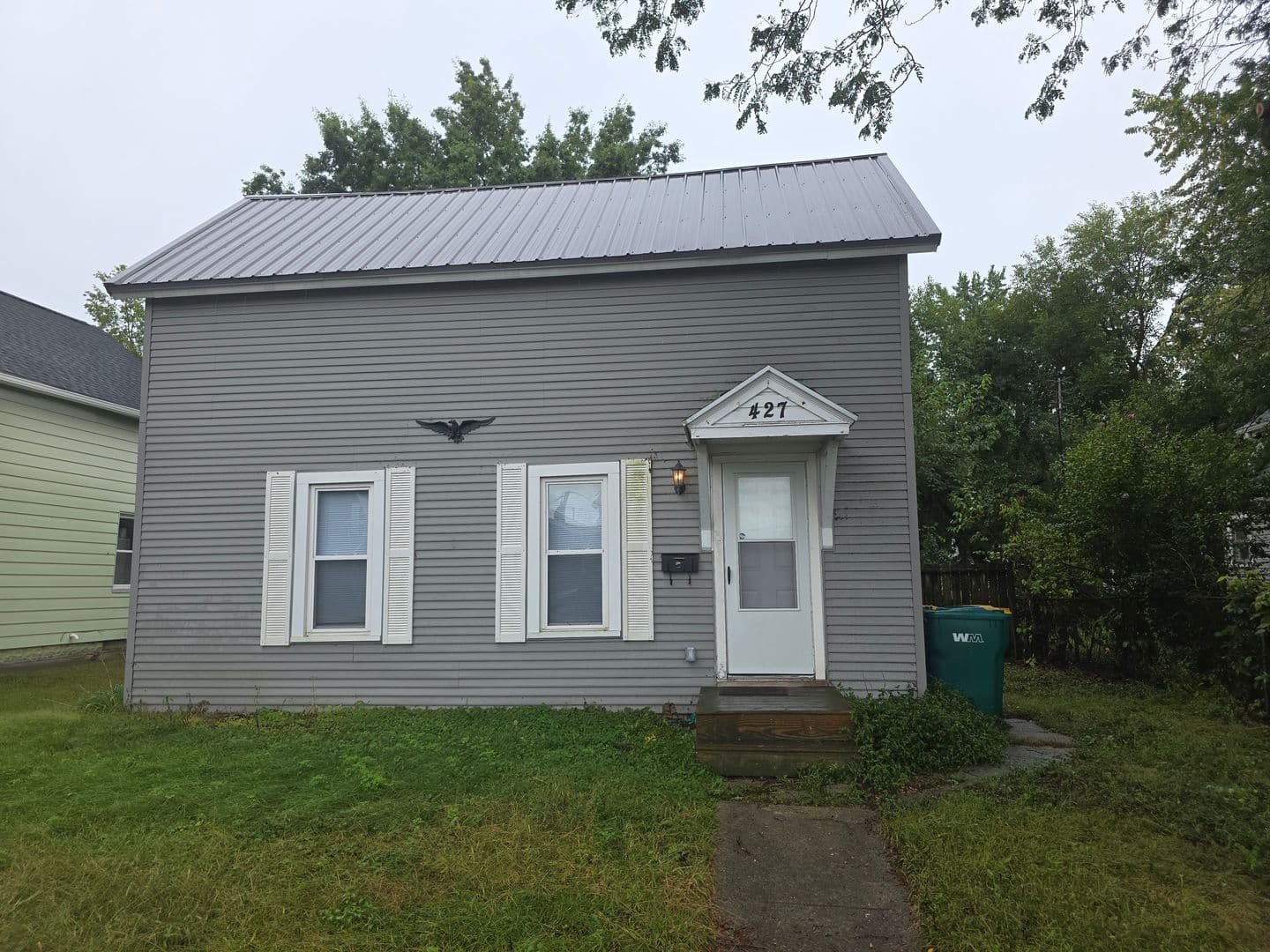 Mishawaka House: 427 E 10th St