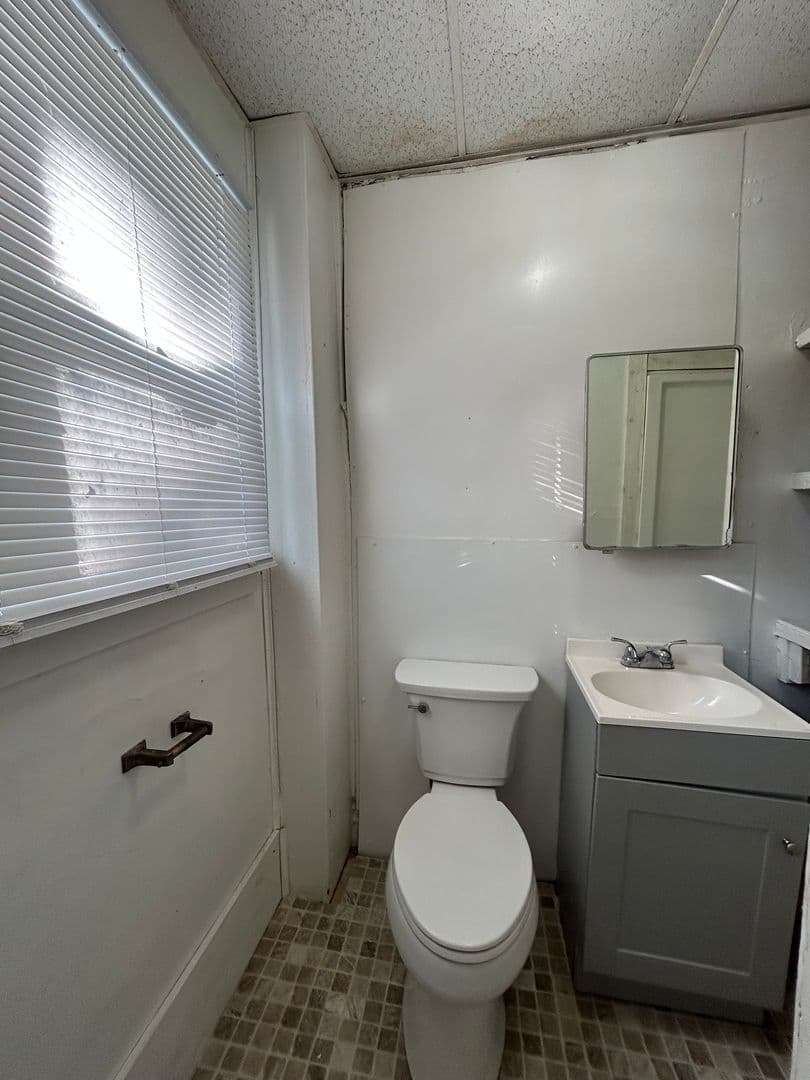 Niles Apartment: 210 S 4th