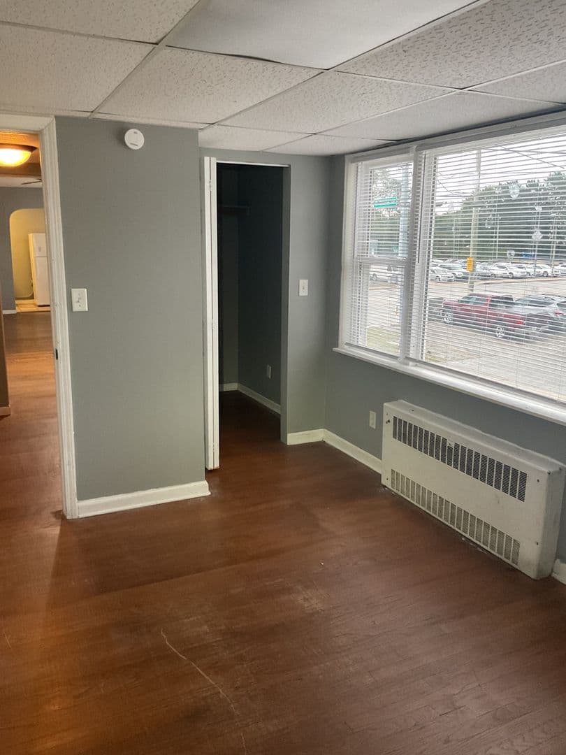 Roseland Apartment: 101 W Willow Dr