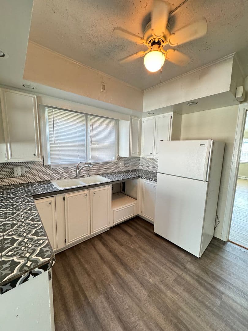 Mishawaka Apartment: 1732 Lincolnway E