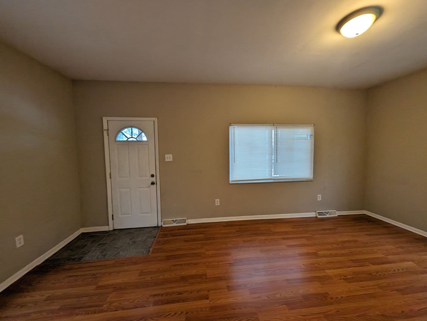 Mishawaka House: 605 S Middleboro Ave