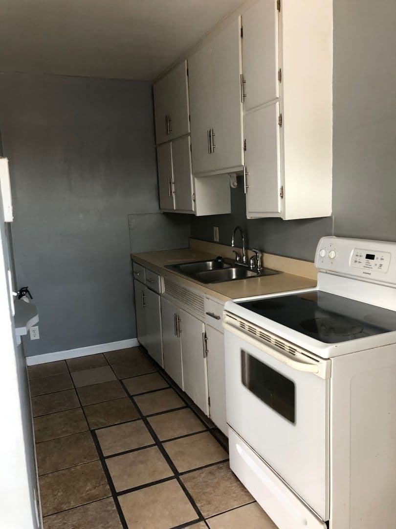 Roseland Apartment: 101 W Willow Dr